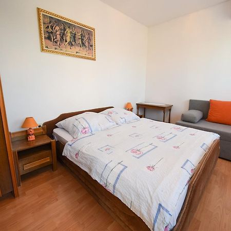 Apartment Toni Malinska Esterno foto