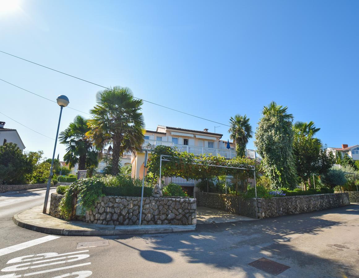 Apartment Toni Malinska Esterno foto